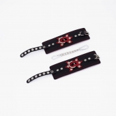 Черные кожаные наручники с красным декором и строчкой - Crazy Handmade - купить с доставкой в Люберцах