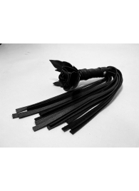 Черная кожаная плеть с лаковой розой в рукояти - 40 см. - БДСМ Арсенал - купить с доставкой в Люберцах