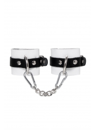 Бело-черные кожаные наручники с одним ремешком с люверсами - Pecado - купить с доставкой в Люберцах