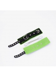 Черно-зеленые кожаные наручники с зеленой строчкой - Crazy Handmade - купить с доставкой в Люберцах