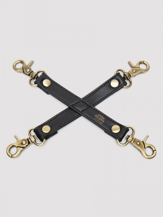 Черный фиксатор для манжет Bound to You Faux Leather Hogtie - Fifty Shades of Grey - купить с доставкой в Люберцах