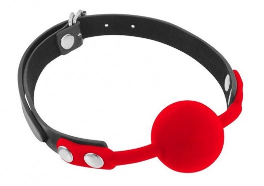 Красный кляп-шарик на черных ремешках - Fetish Tentation - купить с доставкой в Люберцах