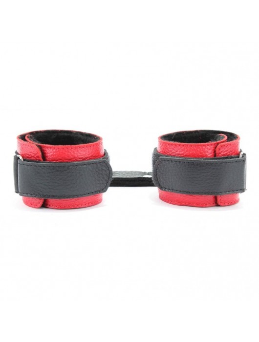 Красно-чёрные кожаные наручники с меховым подкладом - БДСМ Арсенал - купить с доставкой в Люберцах